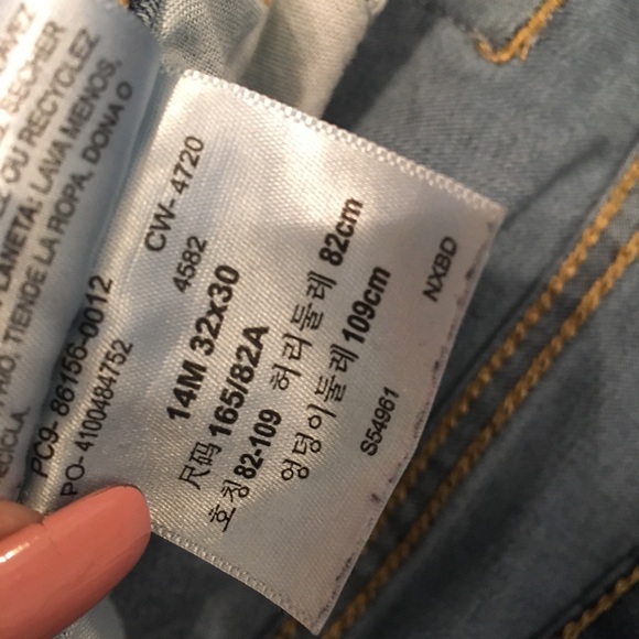 Levi’s - Picture 2 of 3